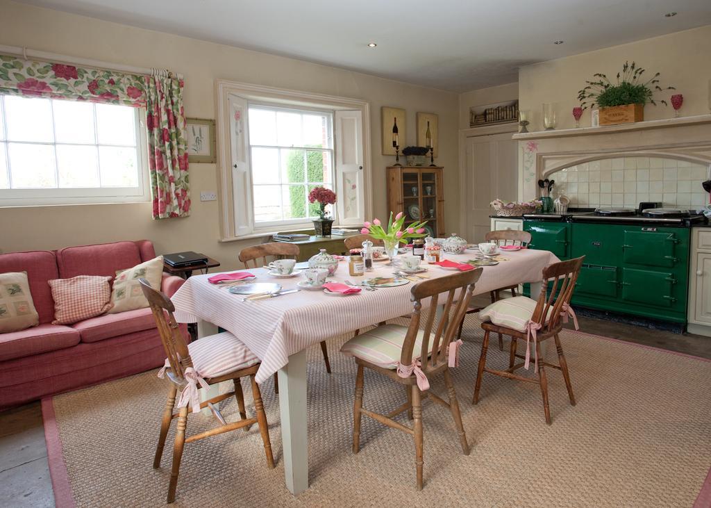 Brunton Farmhouse Collingbourne Kingston Exterior photo