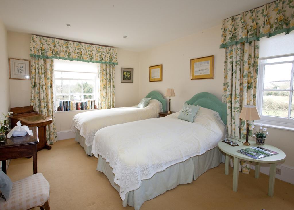 Brunton Farmhouse Collingbourne Kingston Exterior photo